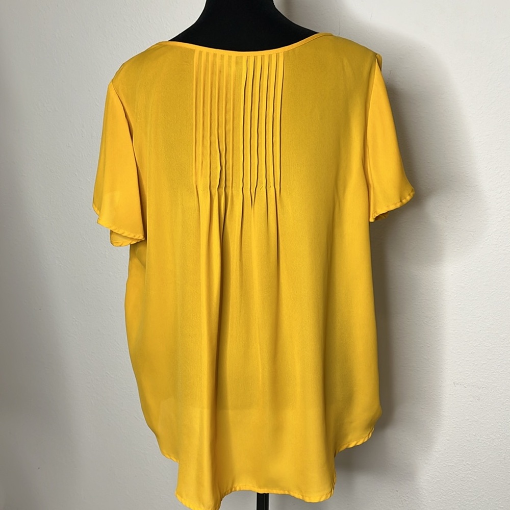 Torrid size 0 yellow flowy blouse - Picture 5 of 10